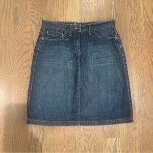 Boden blue Denim Skirt size 4R academia school
Girl